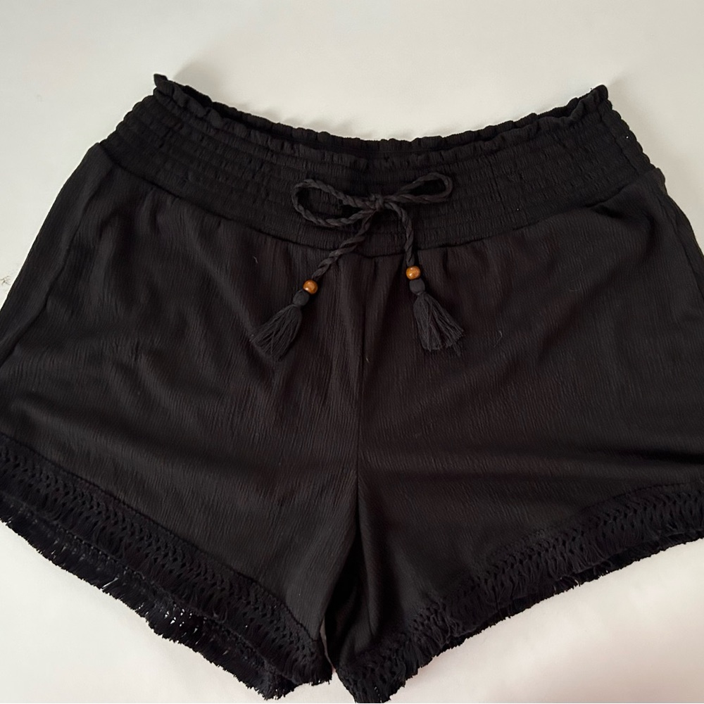 No Boundaries black boho tie front shorts. Size L (11-13) juniors.